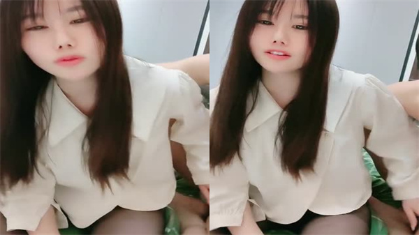 極品黑絲肥臀小姐姐任狼友肆意玩弄，瘋狂抽插爆操到呻吟不止！