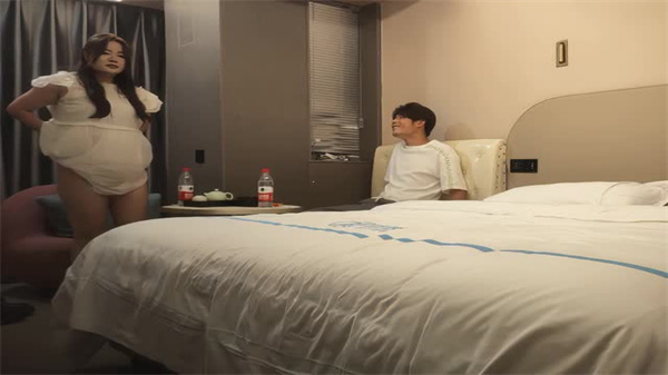 D罩杯巨乳女仆装骚货被操到高潮迭起 老公出差日久生情